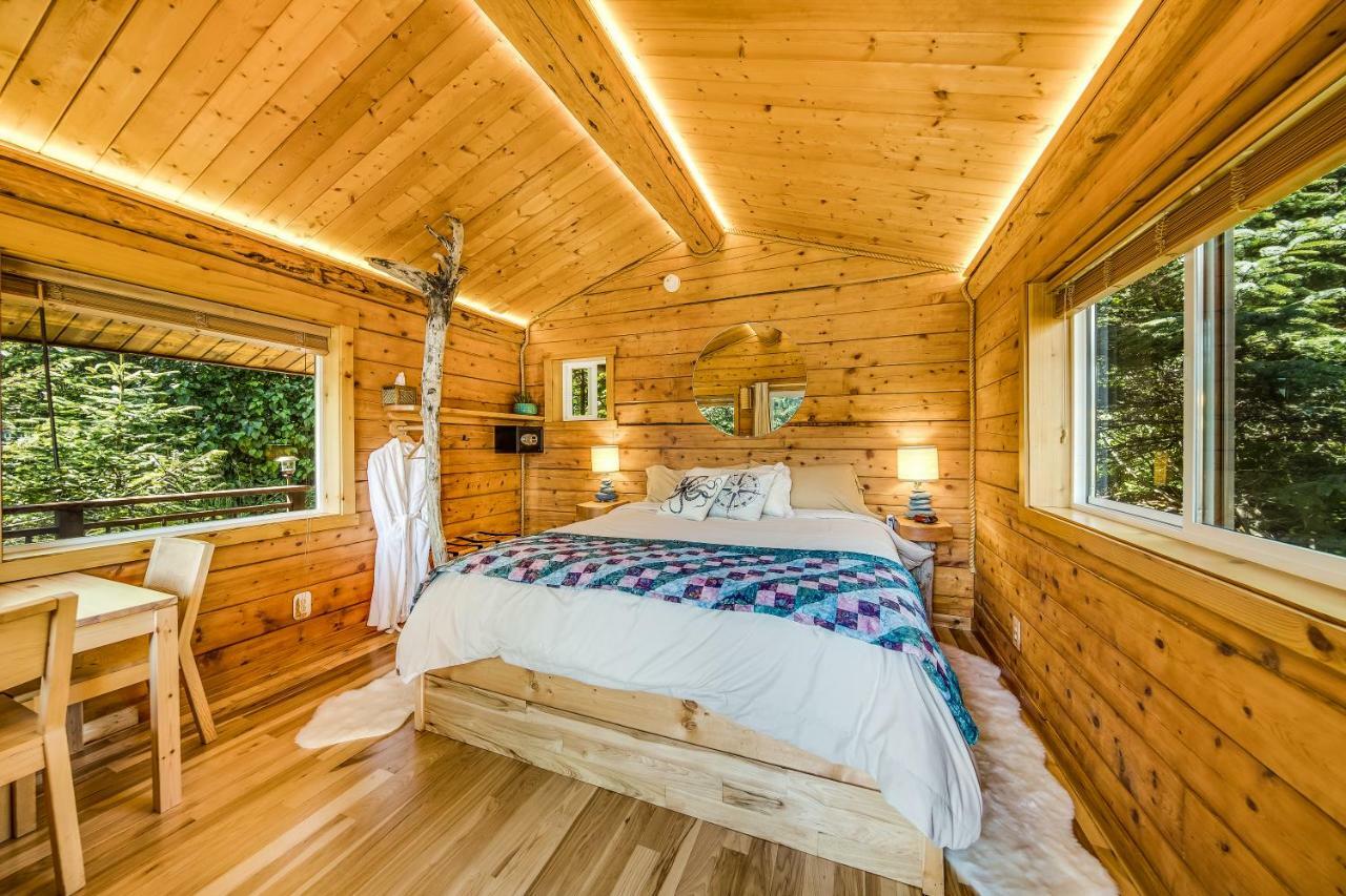 Stillpoint Lodge - All-Inclusive Halibut Cove Exteriör bild