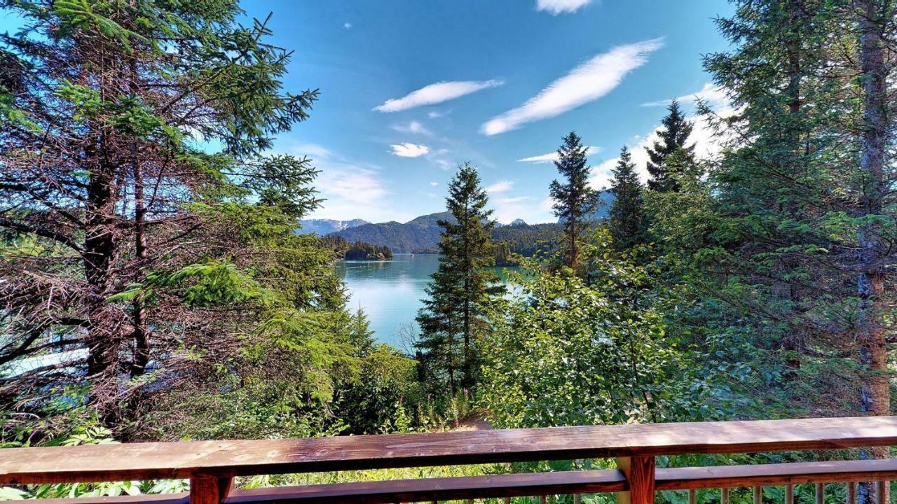 Stillpoint Lodge - All-Inclusive Halibut Cove Exteriör bild