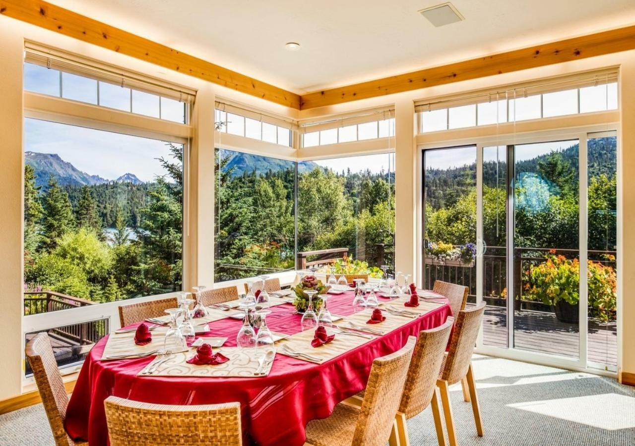 Stillpoint Lodge - All-Inclusive Halibut Cove Exteriör bild