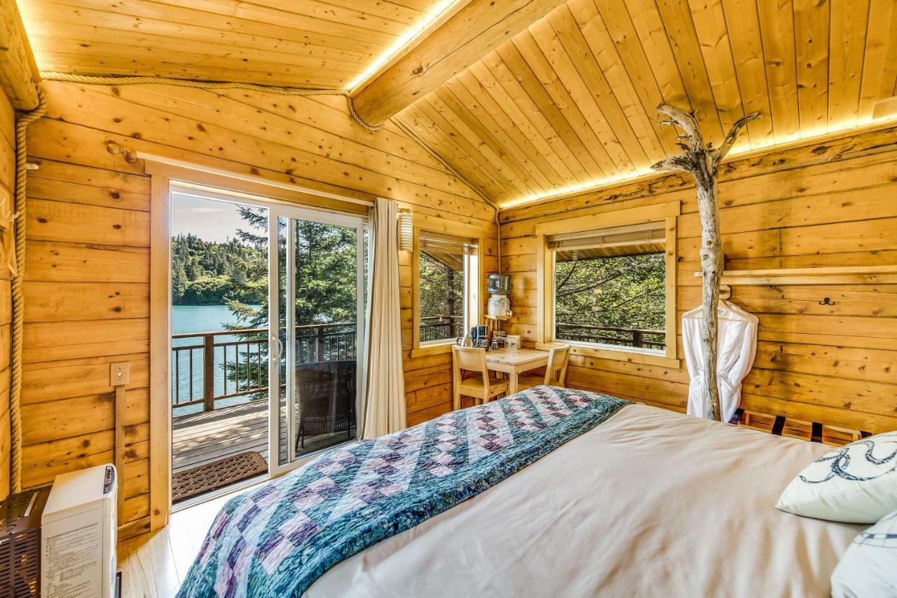 Stillpoint Lodge - All-Inclusive Halibut Cove Exteriör bild