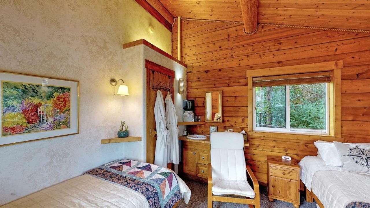 Stillpoint Lodge - All-Inclusive Halibut Cove Exteriör bild