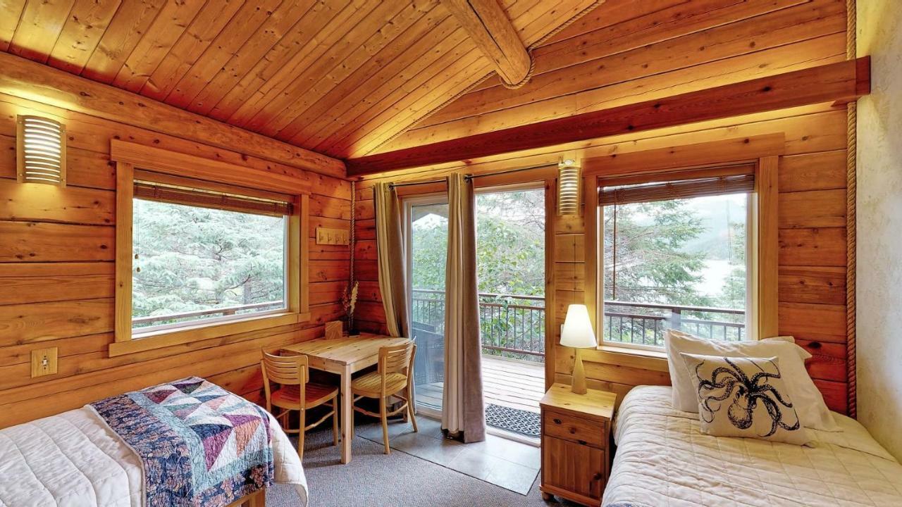 Stillpoint Lodge - All-Inclusive Halibut Cove Exteriör bild