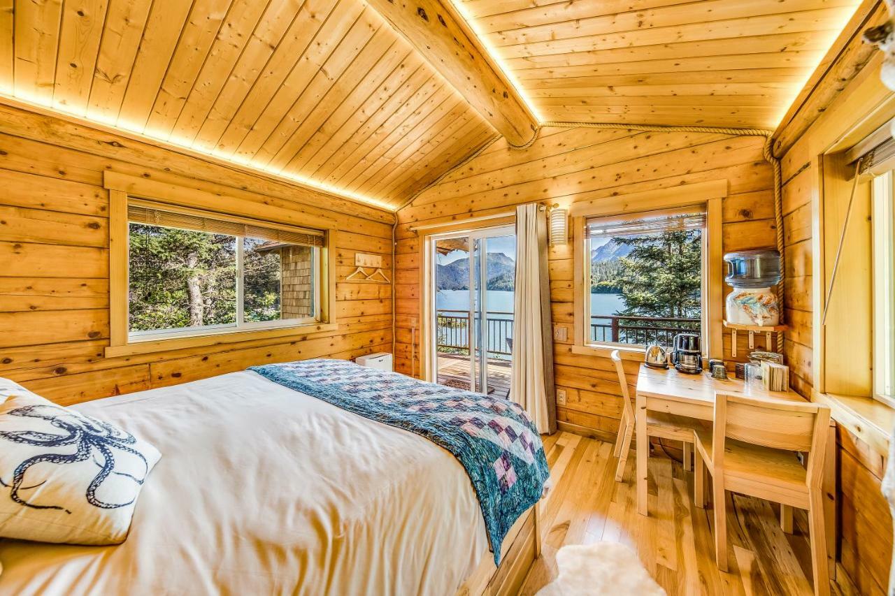 Stillpoint Lodge - All-Inclusive Halibut Cove Exteriör bild