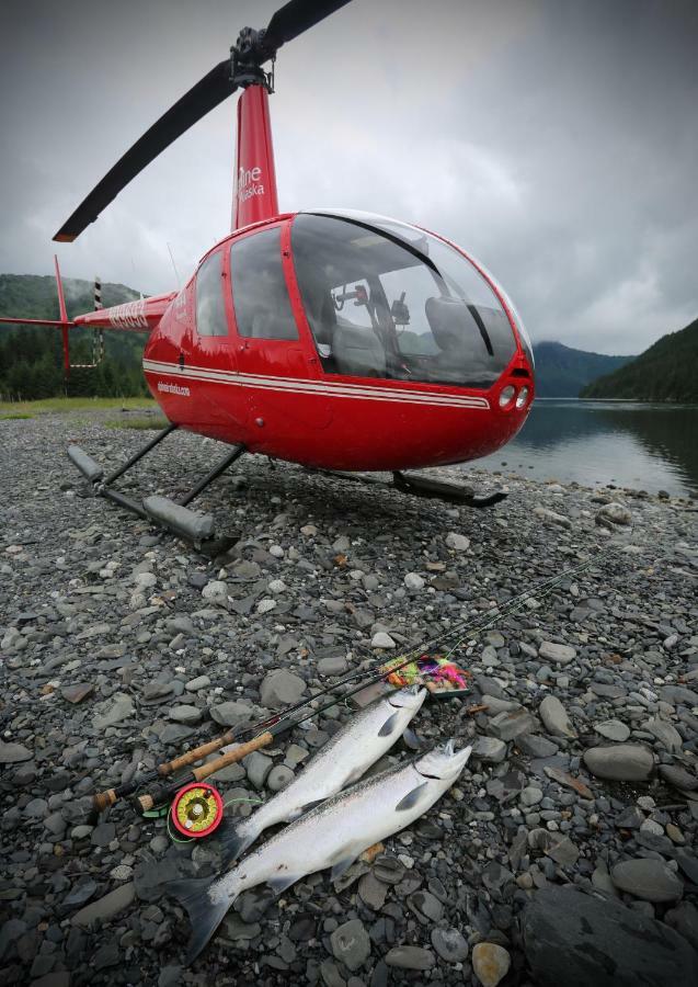 Stillpoint Lodge - All-Inclusive Halibut Cove Exteriör bild