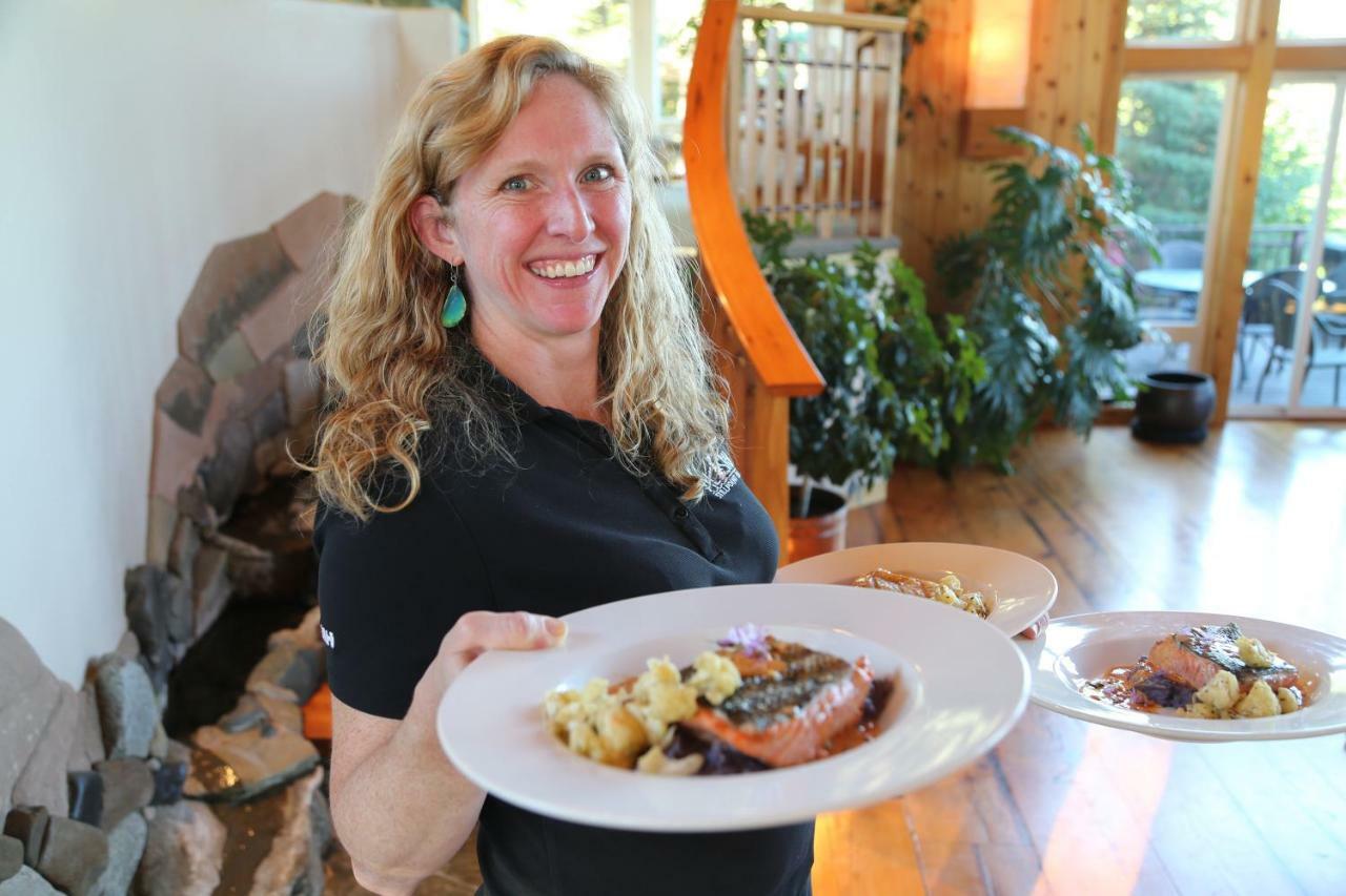 Stillpoint Lodge - All-Inclusive Halibut Cove Exteriör bild