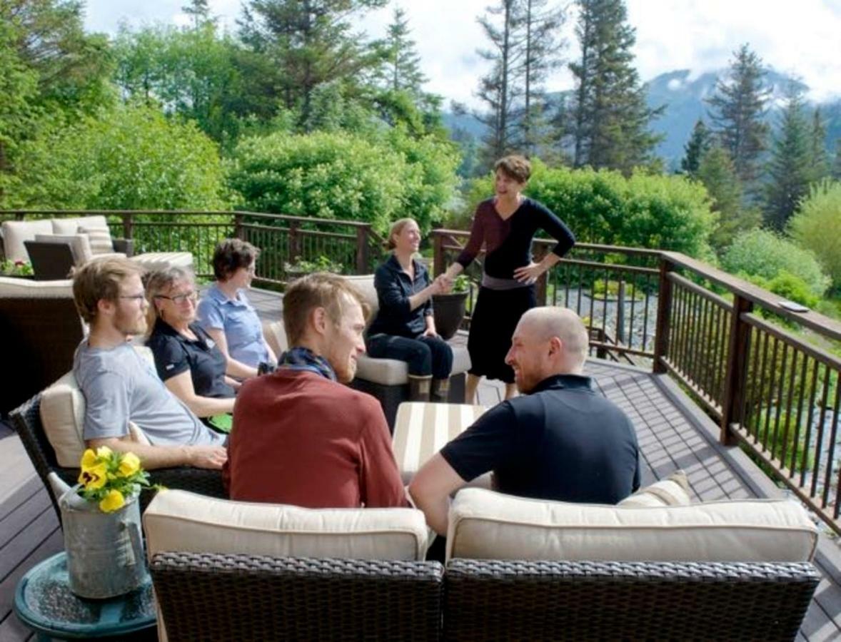 Stillpoint Lodge - All-Inclusive Halibut Cove Exteriör bild