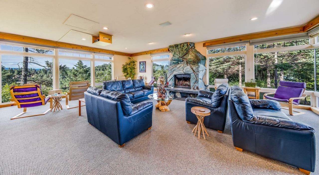 Stillpoint Lodge - All-Inclusive Halibut Cove Exteriör bild